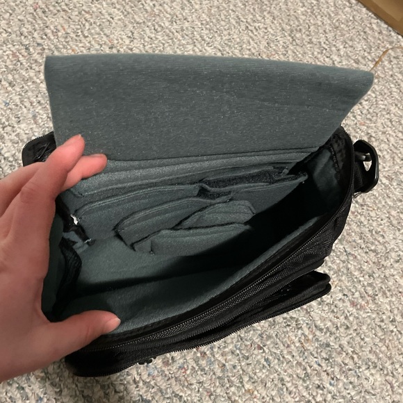 Nikon Compact Digital SLR Accessories Bag - Picture 8 of 9